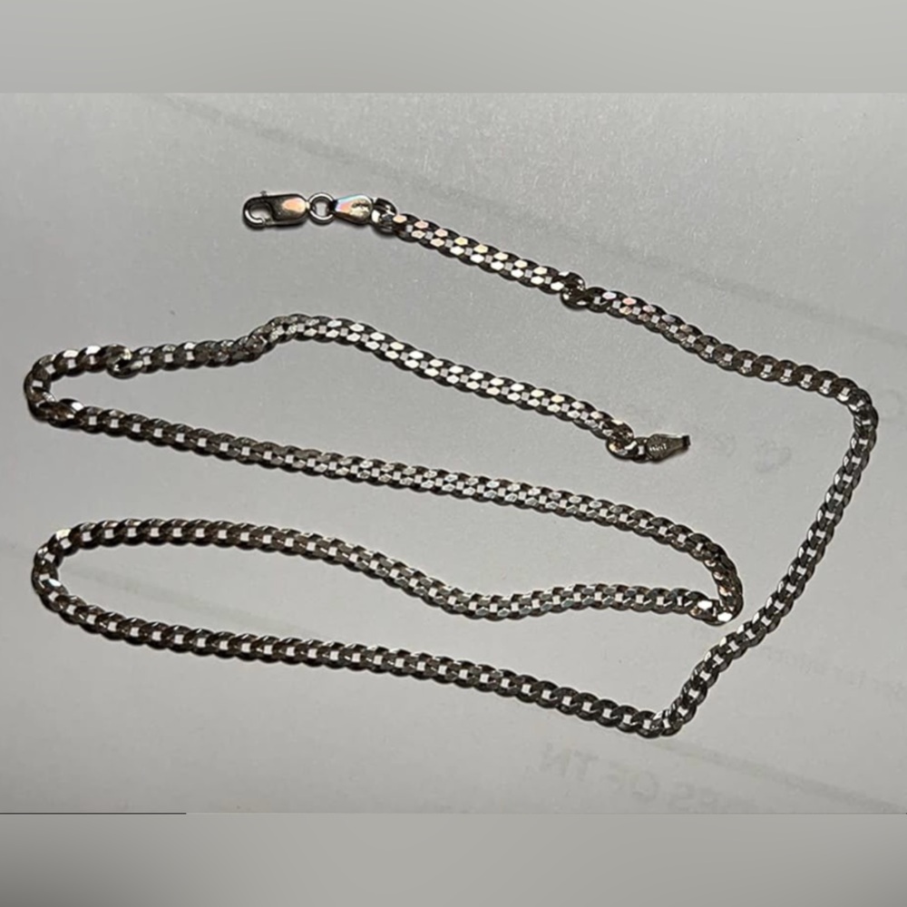 925 sterling silver unisex necklace 

Curb chain link

22in

Made in Italy